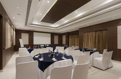 Inde Hotel Signature Tower คูร์เคาน์ ภายนอก รูปภาพ