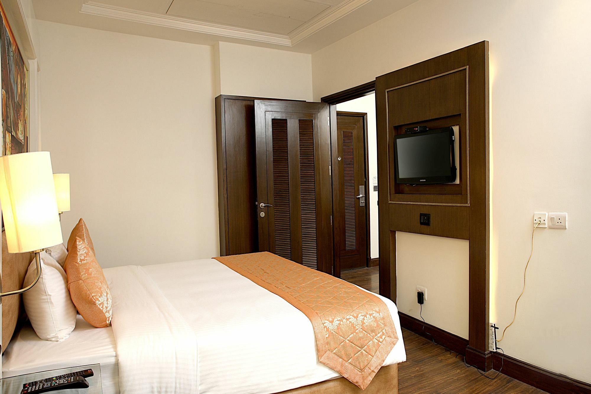 Inde Hotel Signature Tower คูร์เคาน์ ภายนอก รูปภาพ